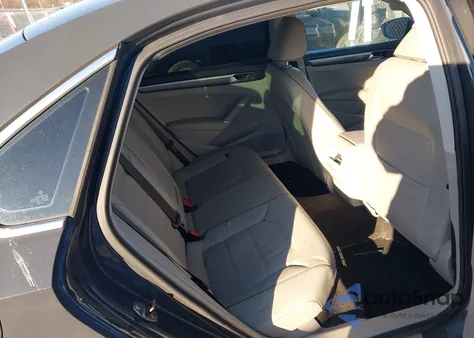 2017 Volkswagen Passat 1.8T R-Line z USA, uszkodzony, nr VIN 1VWDT7A39HC047786